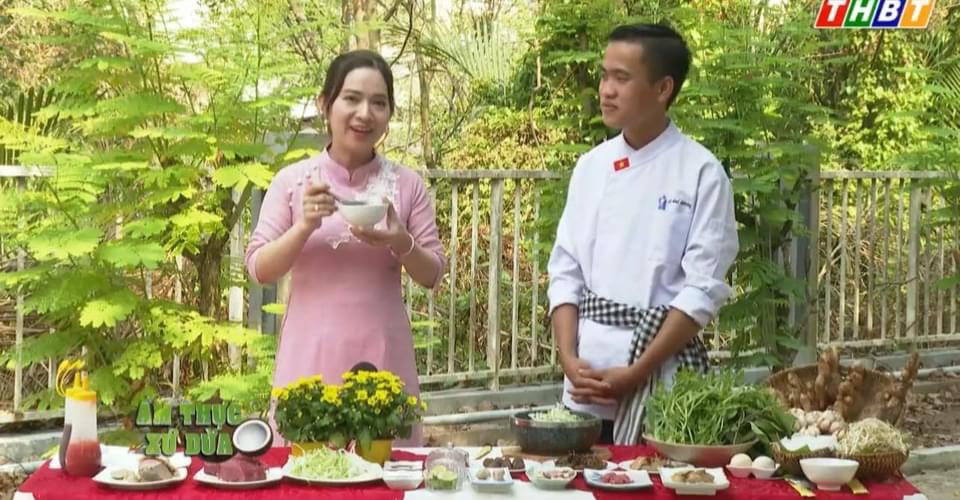 Đầu bếp Võ Công Hậu biểu diễn món trên chương trình THBT