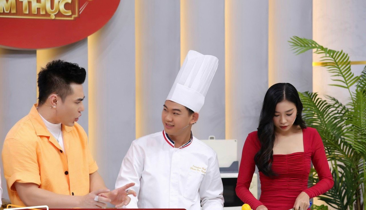 Đầu bếp phạm vũ nguyên tham gia đấu trường ẩm thực