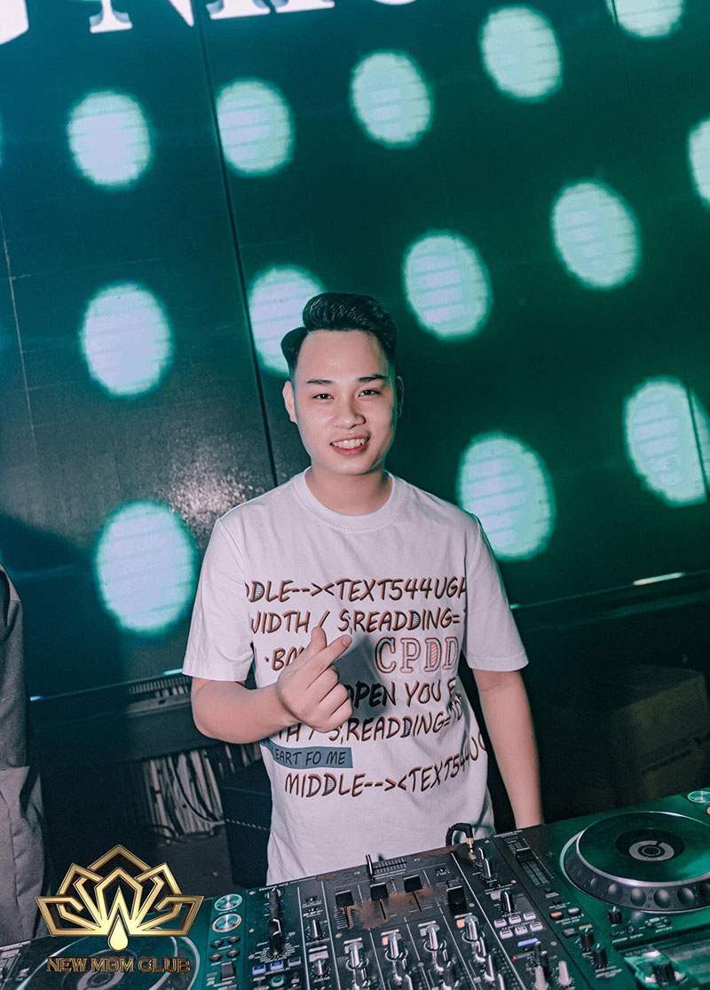 Anh Chàng DJ Vkey Đầy Tự Tin Và Bản Lĩnh - Thương Trường Online