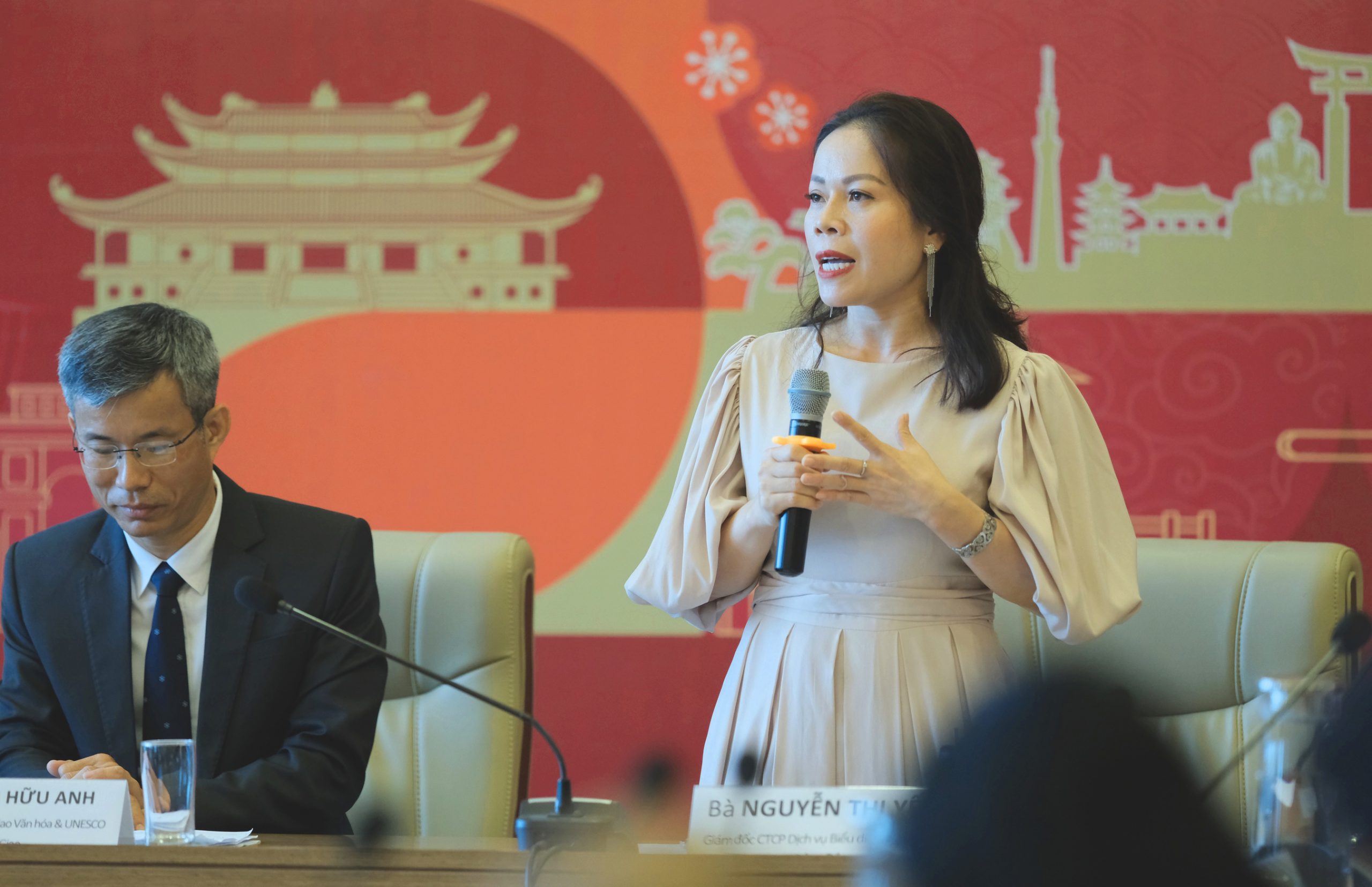 Bà Nguyễn Thị Yến - Giám đốc CTCP Dịch vụ biểu diễn và sự kiện Đông Đô chia sẻ về chủ đề biểu diễn nghệ thuật tại Nam Phi
